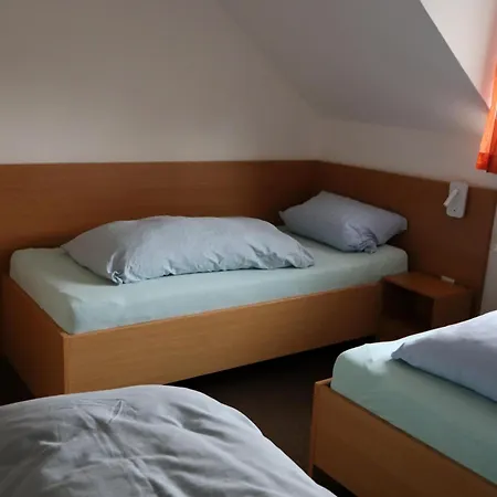 Appartement 4 *